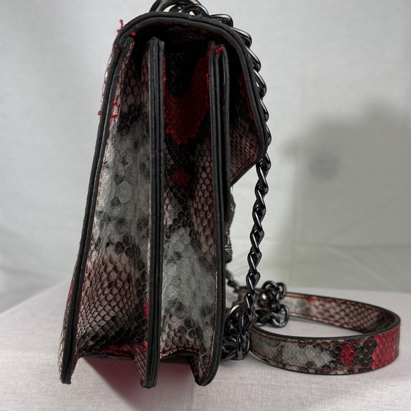 Affordable Fashion Finds Red and Gray Snake Print Shoulder Bag - Picture 2 of 7
